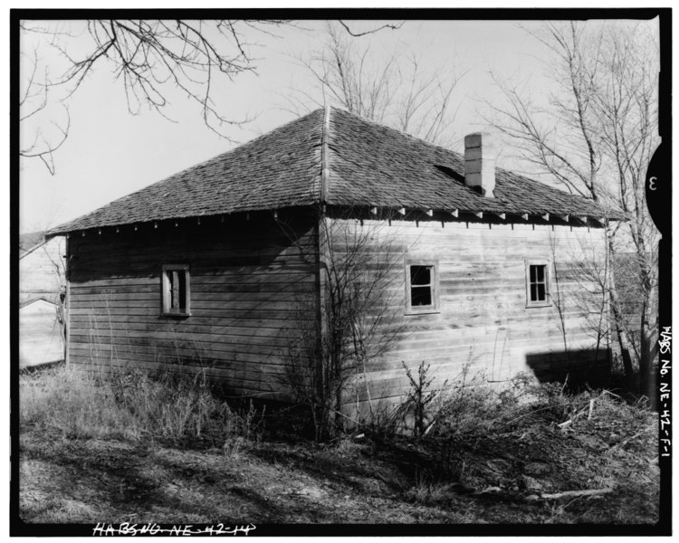 File:VIEW OF SOUTH AND WEST SIDES OF SHED - Hans Ehlers Farm, Shed, F Street, Papillon 18 Damsite, Millard, Douglas County, NE HABS NEB,28-MILL.V,1F-1.tif