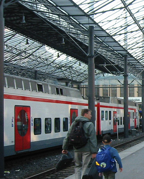 File:VR-CommuterTrain.jpg