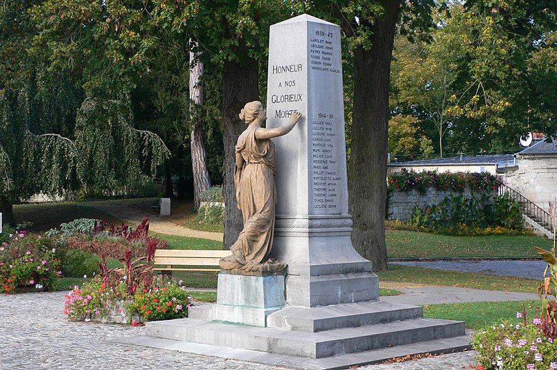 File:Vic-sur-Aisne monument-aux-morts 1.jpg