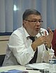 Alain Vidalies podczas debaty na temat emerytur w La Courneuve