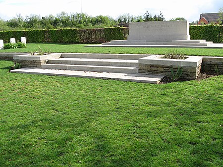 ไฟล์:Villers-Bretonneux cimetière militaire Adélaïde (monument-stèle bord Est) 1.jpg