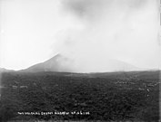 Volcano,Savaii.(.Photographer’s.Title).Andrew.Thomas 1906.jpg