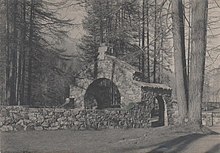 Eingangstor Waldfriedhof, Entwurf E. F. Baumann