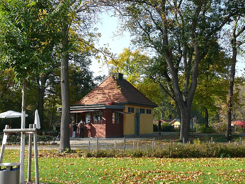 File:Wedding Schillerpark Kiosk.jpg