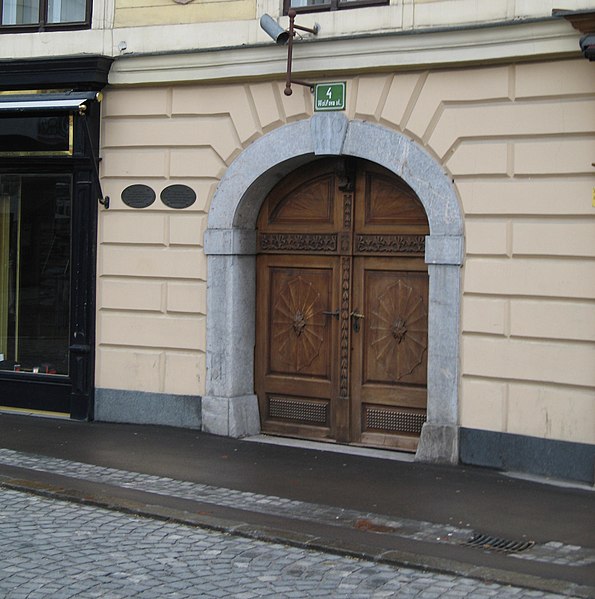 File:Woman door (2311517133).jpg