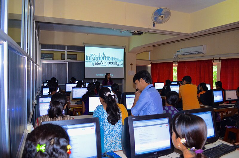 File:Women Wikipedians editing Konkani Wikipedia, St. Xavier's College, Goa1.jpg