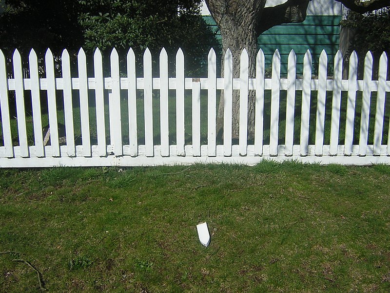 File:Wood fence.jpg