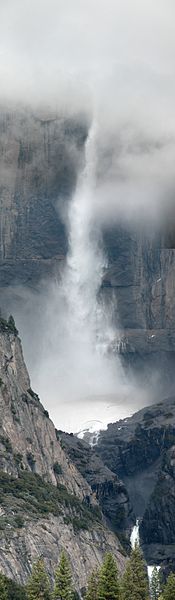 Файл:Yosemite Falls in Clouds.jpg