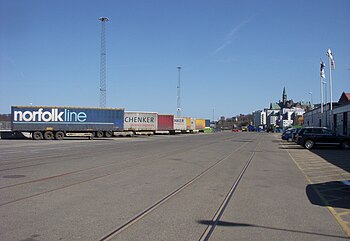 Yttre Masthamnen, vy mot öst med Danvikshemmet i bakgrunden och vy mot väst med Ersta klippan och Viking Lines fartyg M/S Gabriella i bakgrunden.