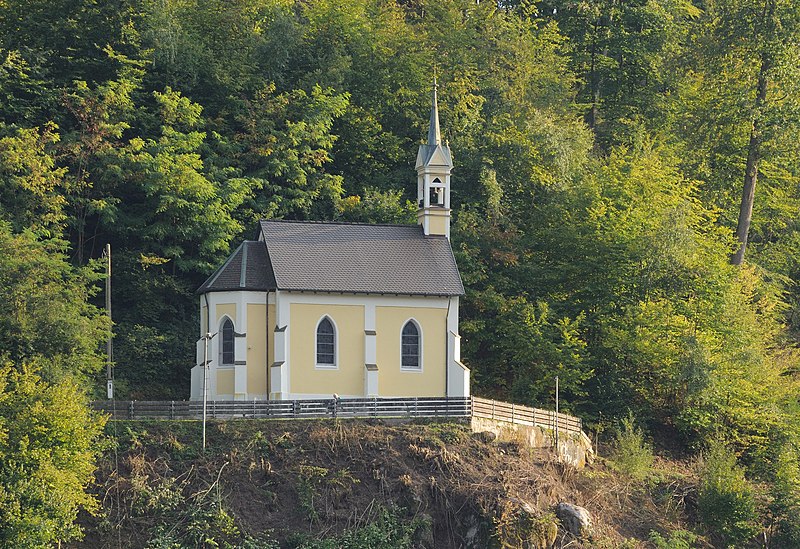 File:Zell - Kalvarienbergkapelle.jpg