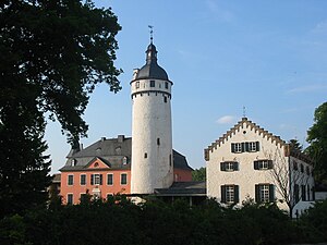 Keep, building from 1661 and New Manor House (1828)