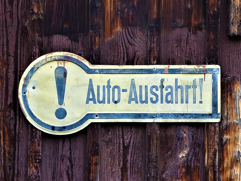 File:! Auto-Ausfahrt! - Altes Blechschild - Ehingen (Donau).jpg