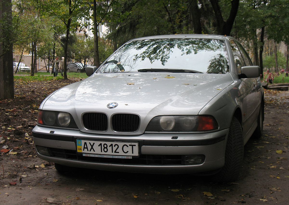 File:Malte - Immatriculation personnalisée - BMW 528.jpg - Wikimedia Commons