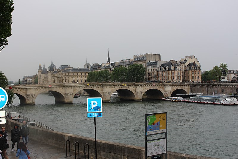 File:Вид на остров Сите (Île de la Cité) с набережной Лувр (Quai du Louvre) - panoramio.jpg