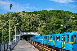 Dnepr (stantsiia metro) 08.jpg