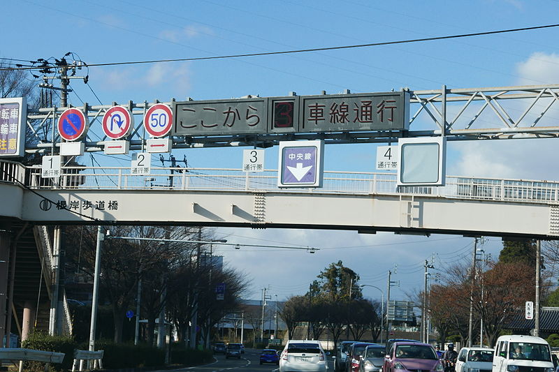 File:ここから3車線通行 (23479544035).jpg