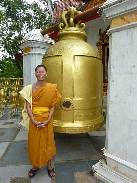 File:009 Ven Wichai and Giant Bell (9205099079).jpg