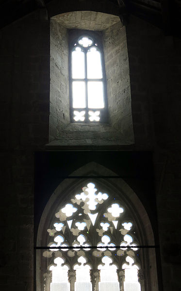 File:094 Catedral de Tortosa, finestrals del dormitori de la Canònica.JPG