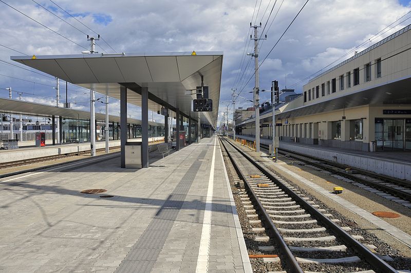 File:13-04-13-st-poelten-bahnhof-253.jpg