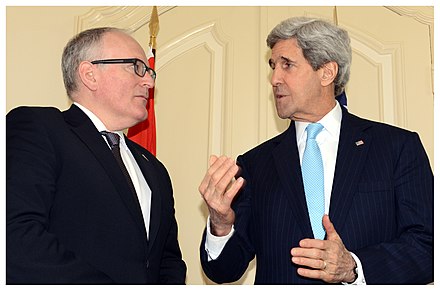 Timmermans with US Secretary of State John Kerry at the 2014 Nuclear Security Summit