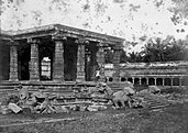 1800-1850 photograph of Chidambaram Nataraja temple, Subrahmanya temple mandapam.jpg