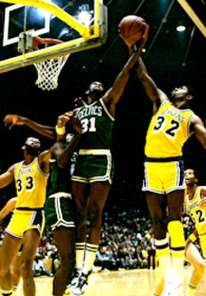 The 1980s saw a renewal in the rivalry between the Boston Celtics (green) and the Los Angeles Lakers (gold), combining to win eight titles.