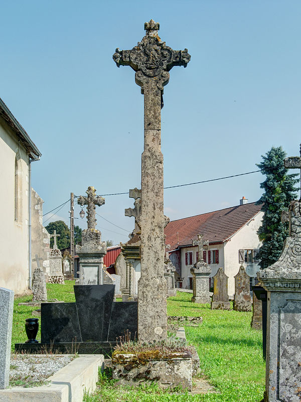 Croix du cimetière de Grosne