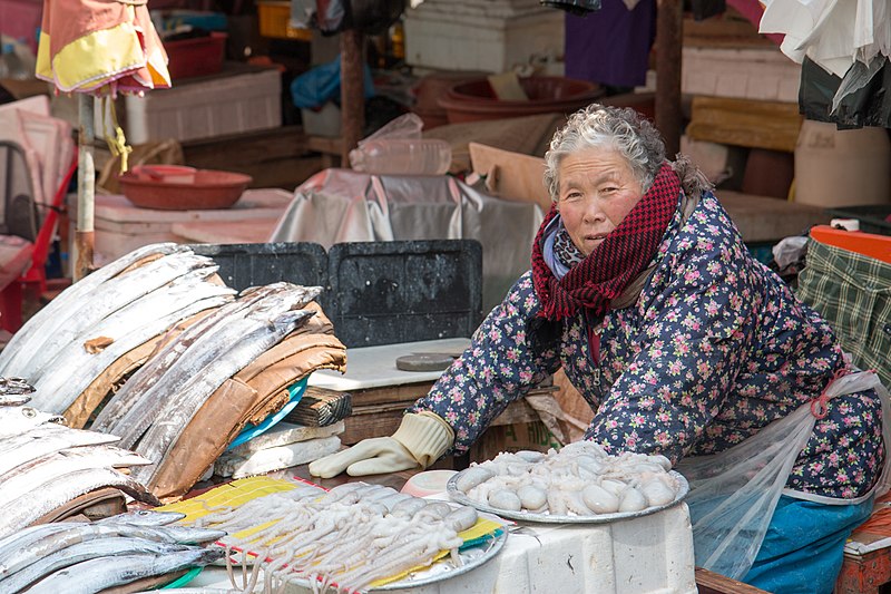 File:2016-03-15 Jagalchi Market, Busan, South Korea 01.jpg