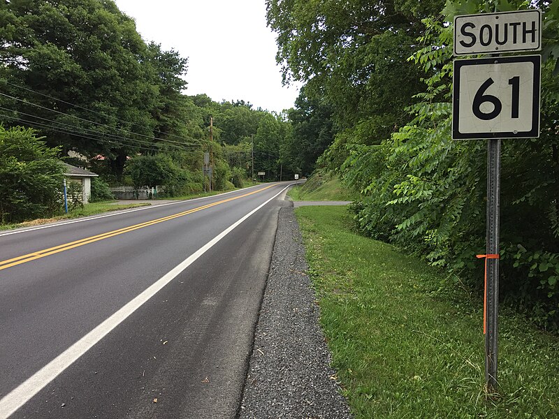 File:2017-07-21 19 09 40 View south along West Virginia State Route 61 (Mount Hope Road) at West Virginia State Route 16 in MacDonald, Fayette County, West Virginia.jpg