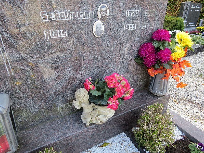 File:2017-10-18 (355) Friedhof Plankenstein.jpg