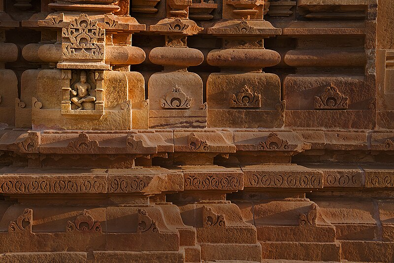 File:2 - Wall of Lakshmana Temple, Khajuraho, Madhya Pradesh.jpg