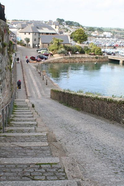 File:Abbey Slip Penzance - geograph.org.uk - 2042075.jpg