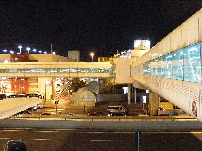 File:Aeroporto di Roma-Fiumicino - Skyway to the train station.jpg