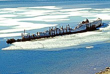 The wreck of Baymaud, June 1998 Amundsen Maud 1998-06-28.jpg
