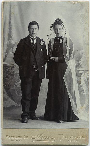 File:Andreas og Inga Langås (Langaas) (1904) (9702473071).jpg