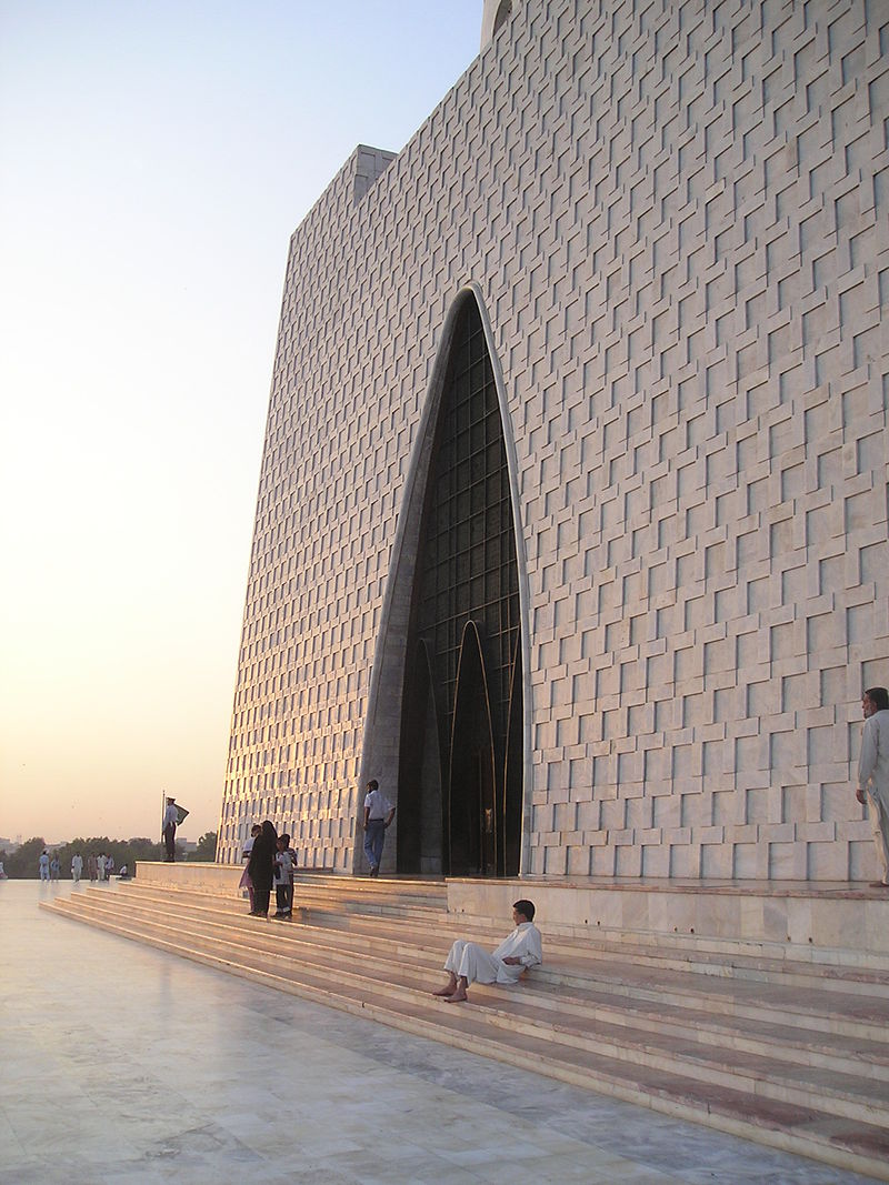 Angle of Mozar Quaid-e-Azam.jpg