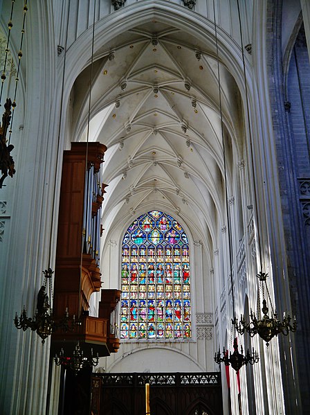 File:Antwerpen Kathedraal Onze Lieve Vrouw Innen Querschiff 2.jpg