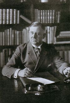 Augusts Vinnings 1920. gadā.