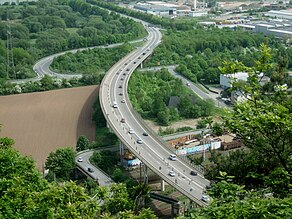 BAB 64a, Pfeiffersbrücke (links), Servaisstraße zur B 53 (Mitte rechts)