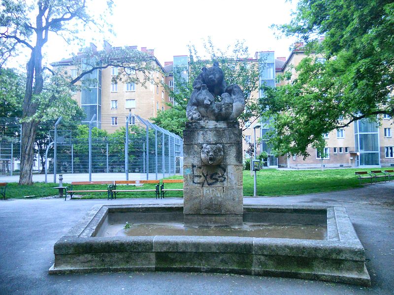 File:Baerenbrunnen.JPG