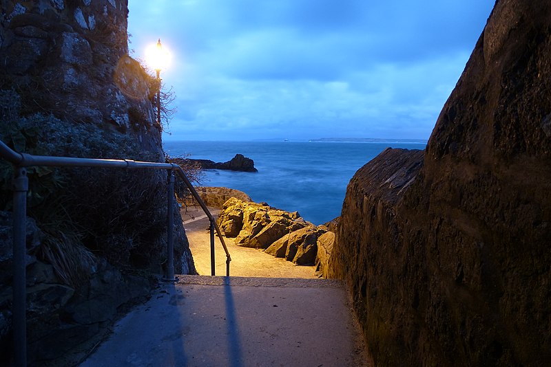 File:Bamaluz Point ^ Godrevy Lighthouse. ~ twilight - panoramio.jpg