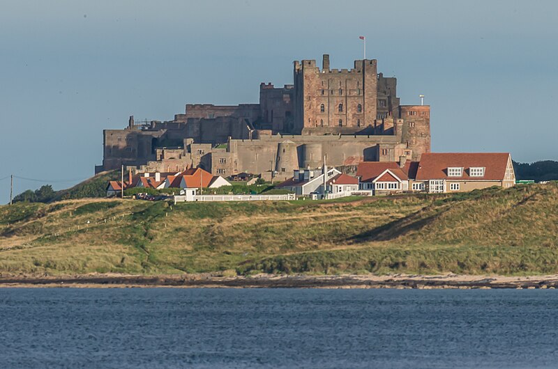 File:Bamburgh Castle - geograph.org.uk - 6252928.jpg