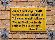 Zitat von Bazon Brock auf einem Schild in Berlin (Sophie-Gips-Höfe)