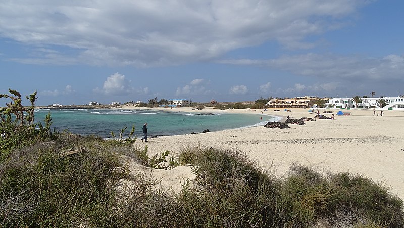 File:Beach El Cotillo - panoramio.jpg