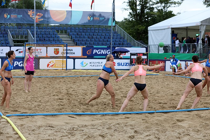 File:Beach handball Euro 2019 Cross Match 17–20 Women MKD-SLO 455.jpg