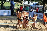 Deutsch: Beachhandball Europameisterschaften 2019 (Beach handball Euro); Tag 4: 5. Juli 2019 – Frauen, Viertelfinale, Niederlande-Griechenland 2:1 (25:12, 18:24, 7:6) English: Beach handball Euro; Day 4: 5 July 2019 – Quarter Final Women – Netherlands-Greece 2:1 (25:12, 18:24, 7:6)