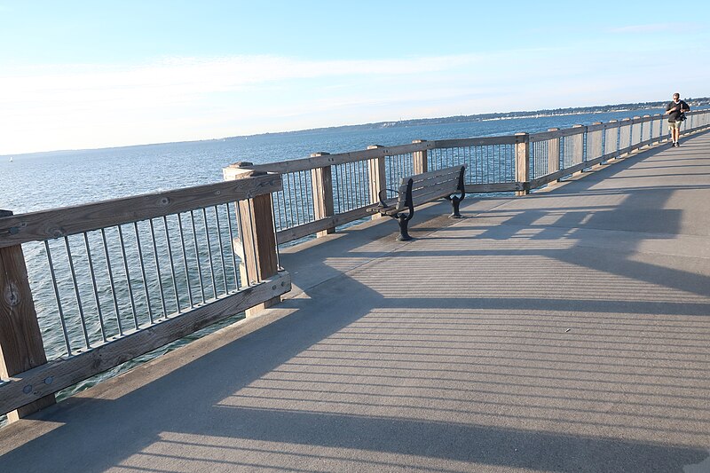 File:Bellingham, Washington Pier.jpg