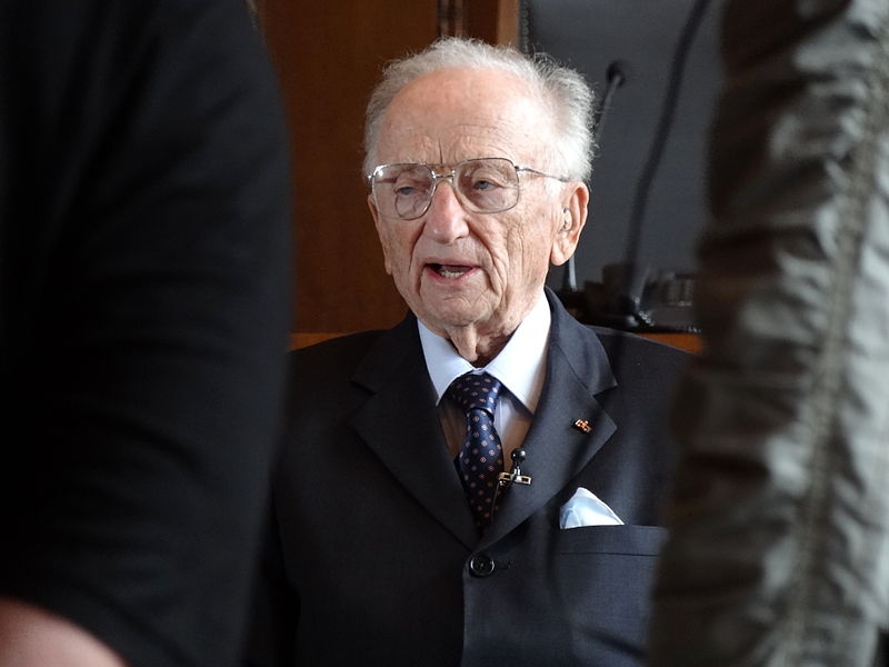 File:Benjamin Ferencz - Chief Prosecutor in 1947 Einsatzgruppen Trial - In Courtroom 600 Where Nuremberg Trials Were Held - Palace of Justice - Nuremberg-Nurnberg - Germany - 04.jpg