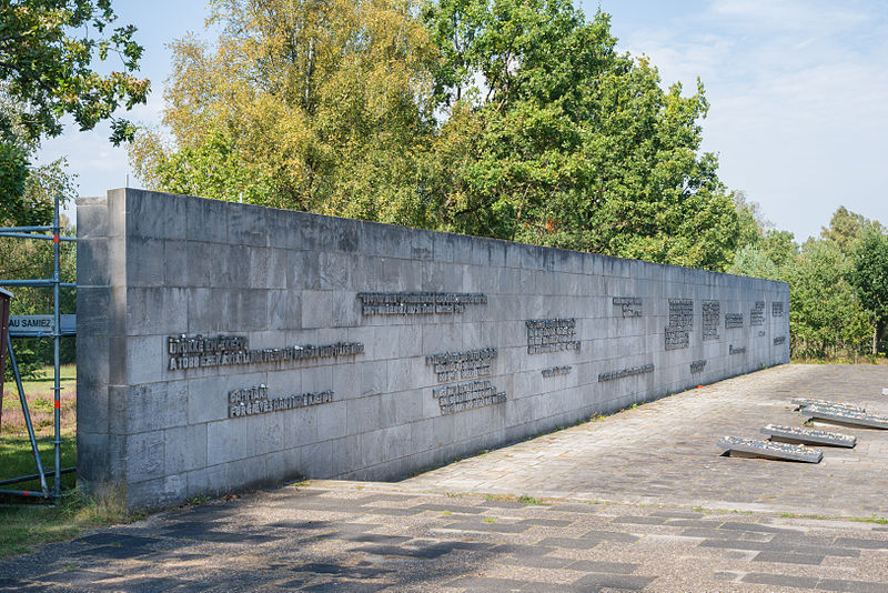 File:Bergen-Belsen concentration camp memorial - 03.jpg