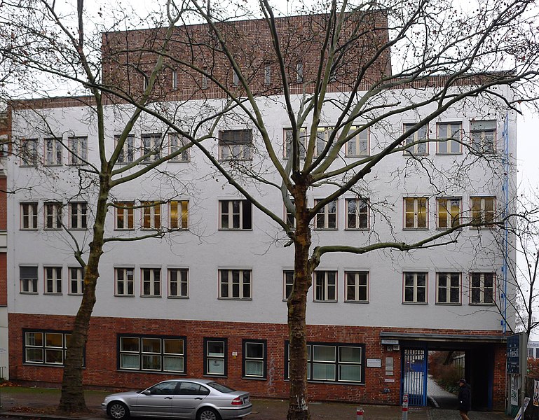 File:Bergstraße 90 (Berlin-Steglitz) Mietshaus.JPG